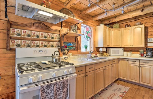 Knik-Fairview Cabin | 'Snowshoe Cabin' w/Gas Grill: Fish & Hike!