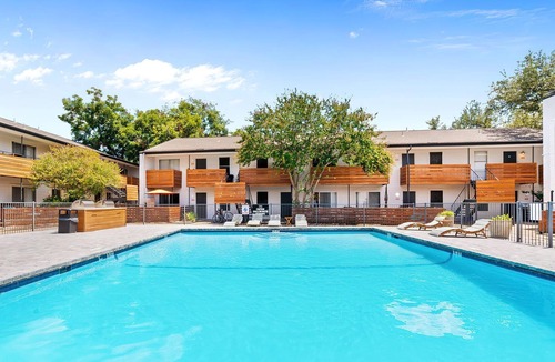 South Lamar Apartment | SoLa 1BR work & play, close to Downtown