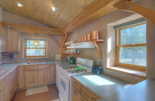 Los Ranchitos Estates Cabin | Solar-Powered Cabin | Starlink, Secluded Retreat