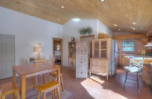 Los Ranchitos Estates Cabin | Solar-Powered Cabin | Starlink, Secluded Retreat