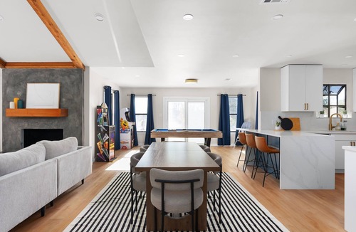West Oak Hill House | Sophisticated 5BR w/Spa, Fire Pit & Parking