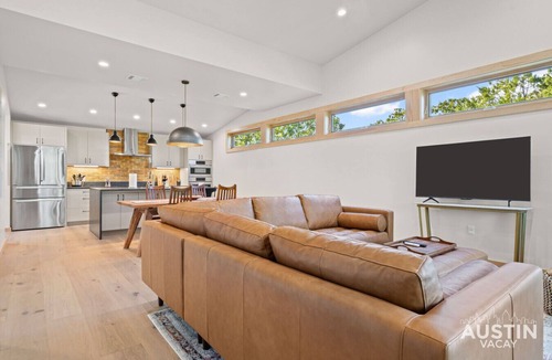 Galindo Apartment | South Austin King Suite w/Screened Porch & Miele Espresso, Near SoCo & Zilker