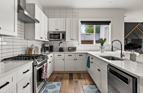 Galindo House | South Austin Luxury: SoCo, S. 1st + Cowboy Pool