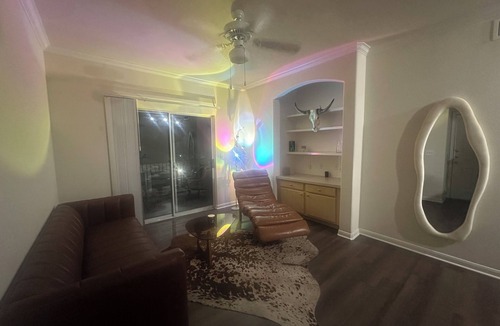 Sweetbriar Apartment | South Congress Austin Modern 2BR with Pool/Hot Tub, Convenient to Nightlife