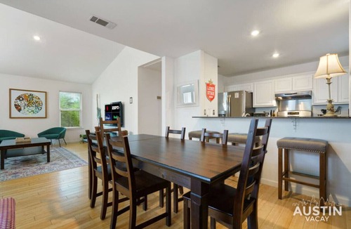 Bouldin Apartment | South Congress Living w/Gorgeous Porch & Backyard