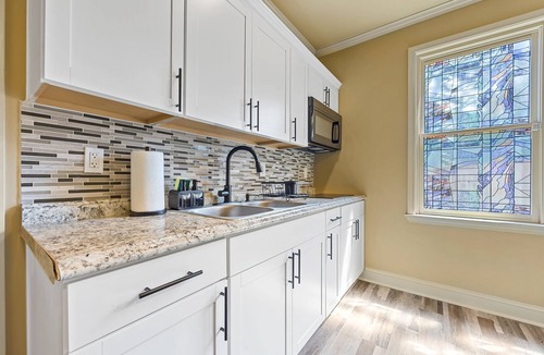 Marietta House | Spacious 2-bedroom Basement in Marietta with Outdoor Swing