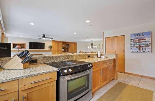 Vail Condo | Spacious 2BR Open Concept Remodeled Kitchen & Baths | Flexible Sleeping