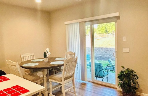Blaine House | Spacious 3 Bed 2 Bath Blaine Home near Border near Downtown and by Greenery