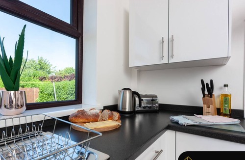 Coxhoe Apartment | Spacious 3 bed, 2 min drive from amazon and A1