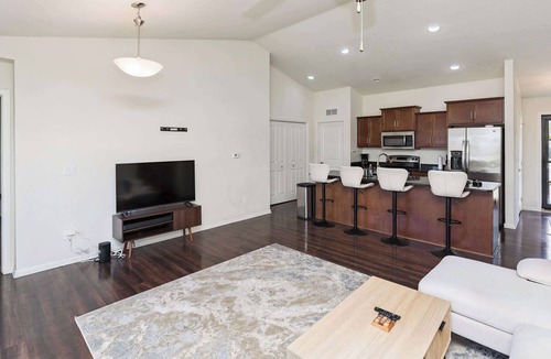 Berwick House | Spacious 3BR/2BA Getaway in Des Moines