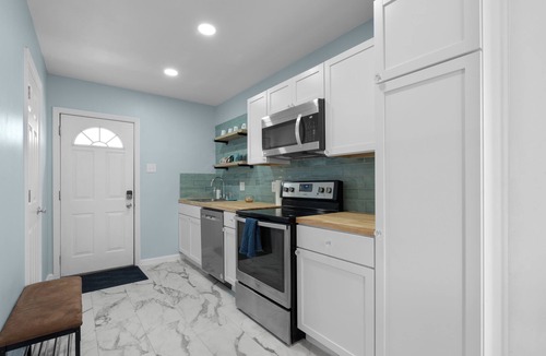Old North Columbus Apartment | Spacious 3BR Near OSU with New Kitchen & Luxe Showers