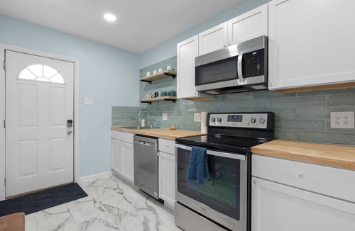 Old North Columbus Apartment | Spacious 3BR Near OSU with New Kitchen & Luxe Showers