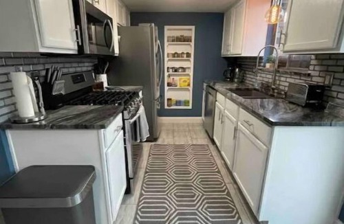 Lakewood House | Spacious 3BR Townhome-Easy Mountain & City Access.
