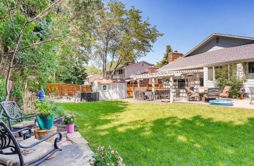 Hampden South House | Spacious 4 bedroom DTC home with a hot tubnn