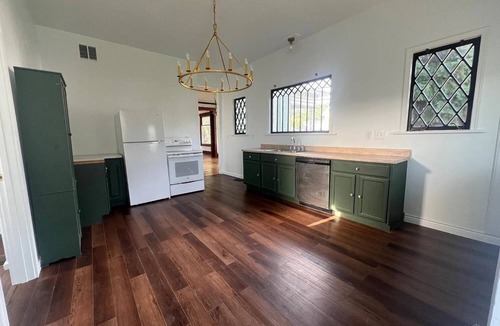 Wilmington House | Spacious 4-bedroom house in gorgeous Wilmington with AC