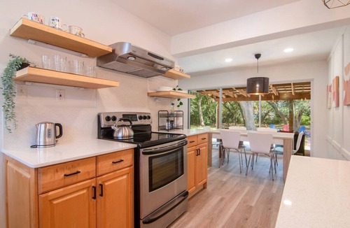 Cedar Park House | Spacious 4 Bedroom with Huge Backyard & Workspaces