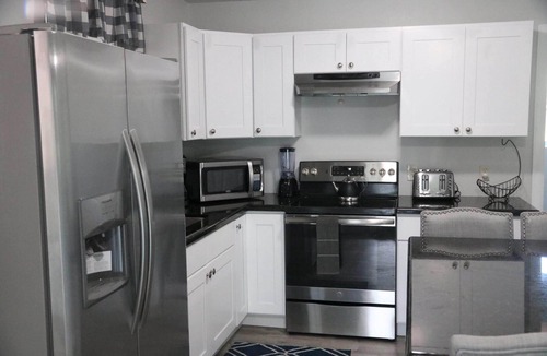 Keaau House | Spacious 4BR/3BA Hawaiian Airconditioned Hale o Aole Pilikia & Ahonui studio