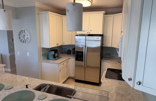 Ocean Isle Beach Condo | Spacious 4BR condo-5 minute walk from beach! Linens provided! Pool Club included