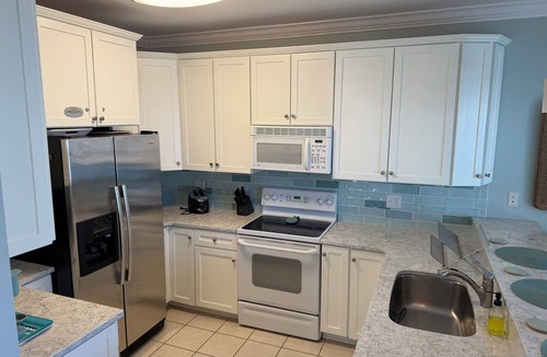 Ocean Isle Beach Condo | Spacious 4BR condo-5 minute walk from beach! Linens provided! Pool Club included