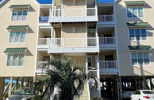 Ocean Isle Beach Condo | Spacious 4BR condo-5 minute walk from beach! Linens provided! Pool Club included