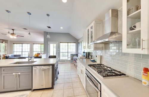 Cedar Park Apartment | Spacious 4BR Home Away From Home with Hot Tub