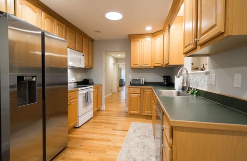 Skyland House | Spacious 4BR Retreat w Free Tix Fire Pit Grill