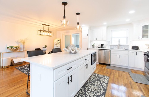Randolph House | Spacious 4BR with Modern Amenities – Family-Friendly
