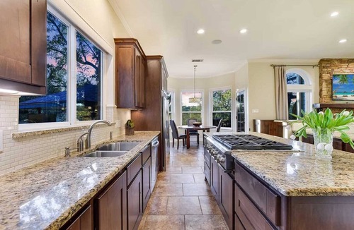 Barton Creek House | Spacious 5 Bdrm Greenbelt Home with Pool - Family & Pet Friendly
