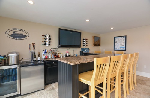 Lochmere House | Spacious 5-bedroom retreat on Lake Winnisquam