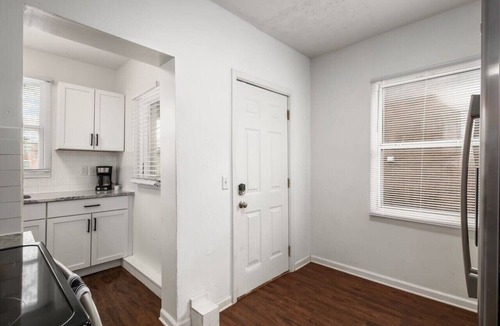University District House | Spacious 5BR House Steps to OSU | Sleeps 16 | Game Day, Groups & Reunions