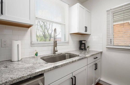 University District House | Spacious 5BR House Steps to OSU | Sleeps 16 | Game Day, Groups & Reunions