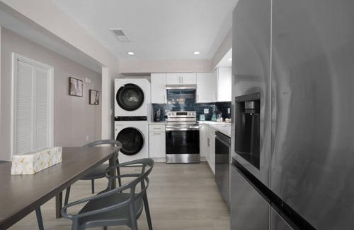 Marietta House | Spacious 6 Beds Retreat 5 min Marietta Sq *Sleep12