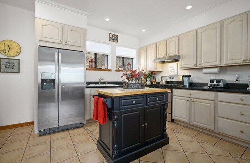 Trimble House | Spacious 7BR House with Hot Tub, Pool Table, Yard