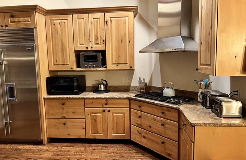 Eagle-Vail Cabin | Spacious and Luxurious Lodge with Mountain Views close to Beaver Creek and Vail.