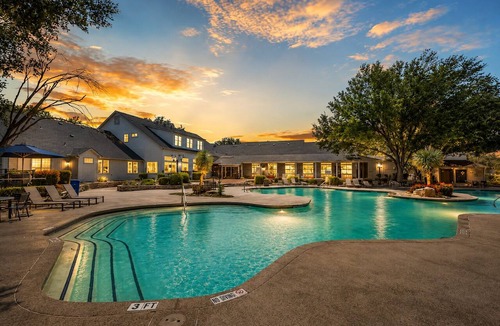 Pleasant Valley Apartment | Spacious Austin 3BR Home · Workspace · Sleeps 10 · 10min to UT