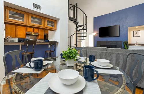 Waller Creek District Apartment | Spacious Austin Loft 4BR Sleeps 12