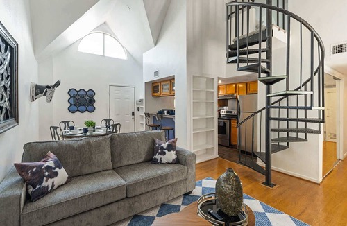 Waller Creek District Apartment | Spacious Austin Loft: 4BR, Sleeps 12, Central