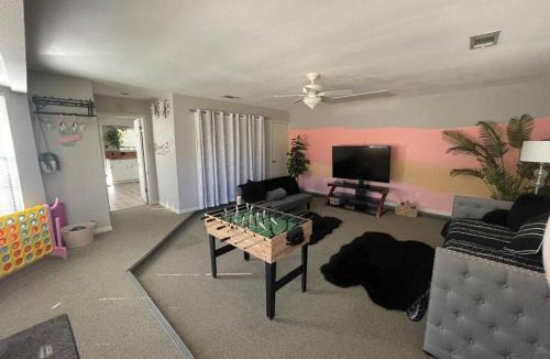 Manchaca House | Spacious Austin Retreat for Families & Groups