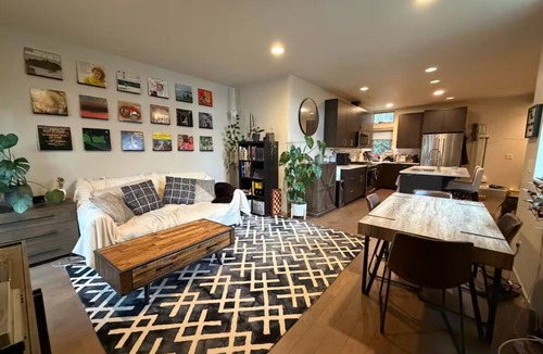 Fairmount Park House | Spacious, Bright, Private 2 bed 2 bath w Massive Rooftop Deck