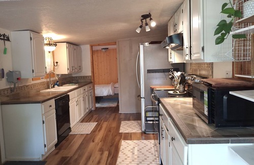 Cascade-Chipita Park Cabin | Spacious Creekside Cabin Private hot tub 360° mountain views