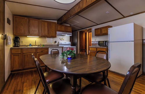Benton Cabin | Spacious Cabin on Kentucky Lake