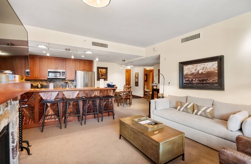 Snowmass Village Condo | Spacious Capitol Peak Condo at Snowmass Gondola! Balcony, Workout Room, Parking & A/C