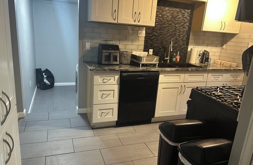 Mar Lee House | Spacious Charming 2-bedroom/2-bath house pet friendly with large yard in Denver.