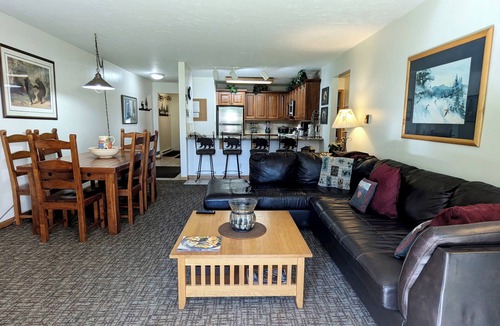 Avon Condo | Spacious Condo w/FREE WiFi, Parking, Heated Pool, Hot Tubs, Skier Shuttle,