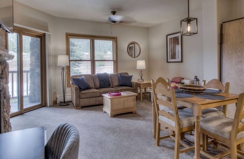 Mountain House Condo | Spacious condo w/ shared hot tubs - Walk to the slopes!