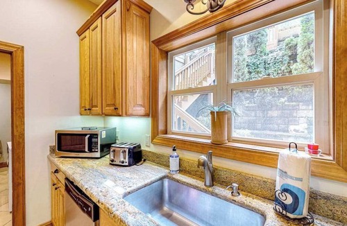 Whittier House | Spacious condo with fireplace, washer/dryer & access to pool/hot tub