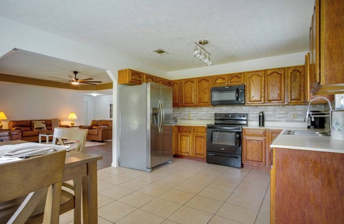 DeRidder House | Spacious, Convenient! DeRidder Home w/Fenced Yard