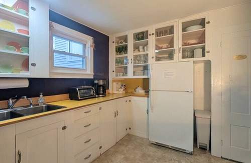 Shelburne Apartment | Spacious & Cozy Ground Floor 2/3 Bed private suite