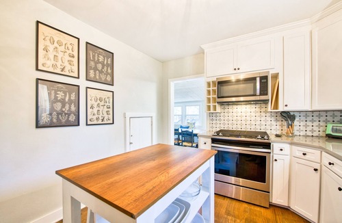 Montreat Cottage | Spacious dog-friendly Montreat cottage with firepit, mountain views, & patio