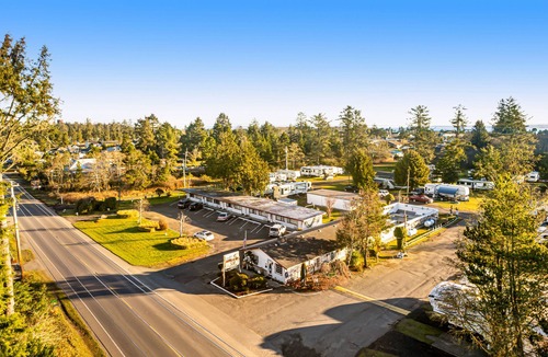 Westport House | Spacious, dog-friendly getaway with fast WiFi & a full kitchen - near the beach